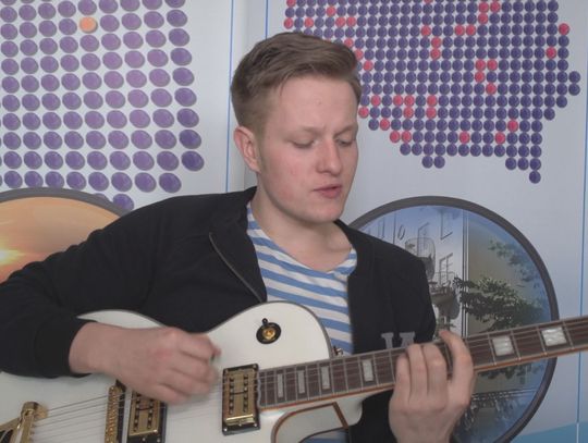 CHŁOPAK Z GITARĄ 