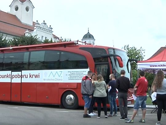 DZIAŁDOWIANIE TŁUMNIE ODDALI KREW