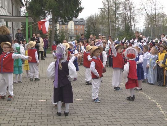   DZIECI CZERPIĄ OD DOROSŁYCH