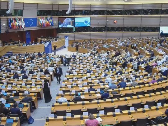 Europejski Komitet Regionów przeciwko dezinformacji-Committee of the Regions against disinformation