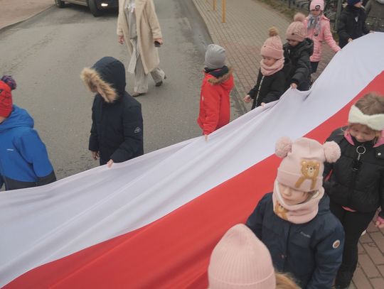 FLAGA W DŁONI, POLSKA W SERCU