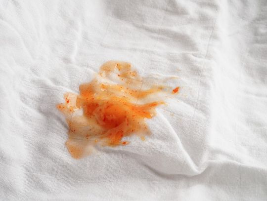 Jak usunąć plamy z pościeli hotelowej?