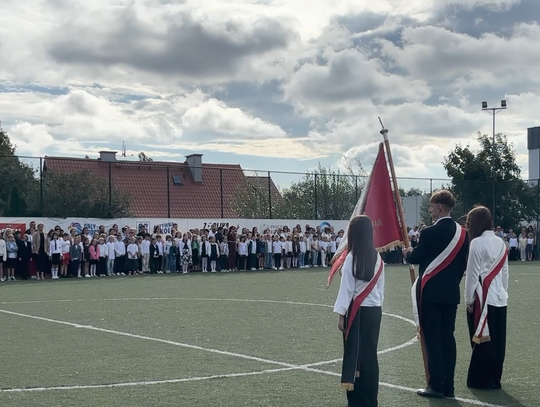 Koniec wakacji, czas na naukę. Uczniowie oficjalnie wrócili do szkolnych ławek