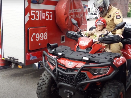 🎥 Mały strażak na wielkiej służbie! 🚒🔥