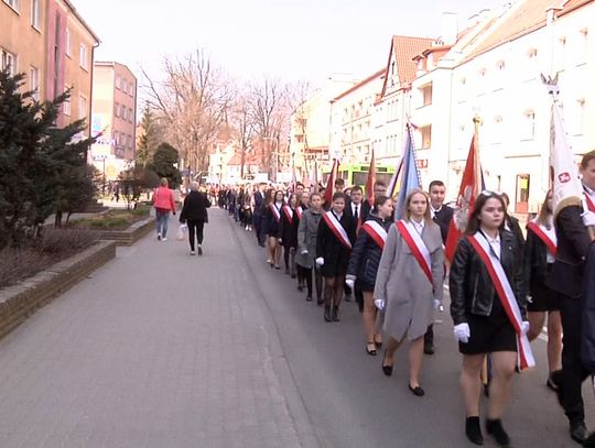 MARSZ KATYŃSKI PRZESZEDŁ ULICAMI OSTRÓDY 