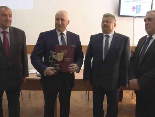 MARSZAŁEK OSOBOWOŚCIĄ POWIATU DZIAŁDOWSKIEGO 