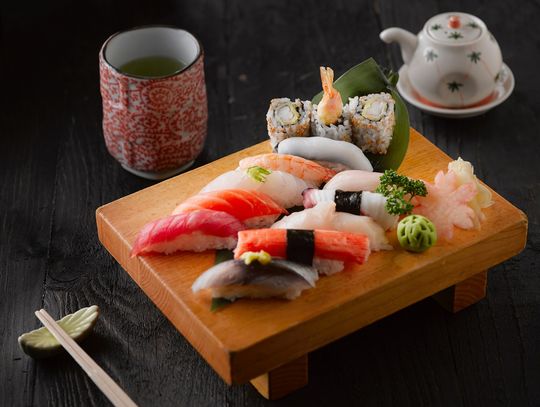 Pierwsze sushi w życiu? Wcale nie musisz jeść pałeczkami!
