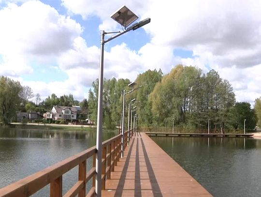 POMOST W KAJKOWIE CZEKA NA PLAŻOWICZÓW 