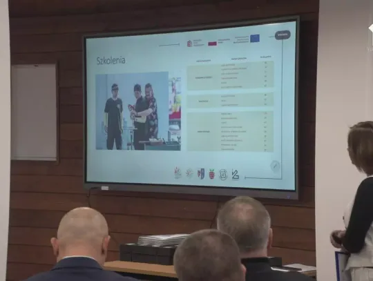 PRZEMYSŁ SZKLARSKI WYPATRUJE MŁODOCIANYCH PRACOWNIKÓW