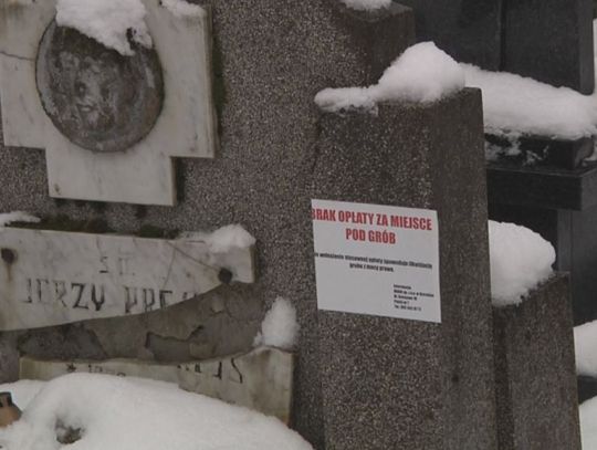 RATUJĄC OD ZAPOMNIENIA 