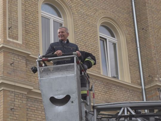 SŁUŻBY MUNDUROWE NIE ZWALNIAJĄ TEMPA