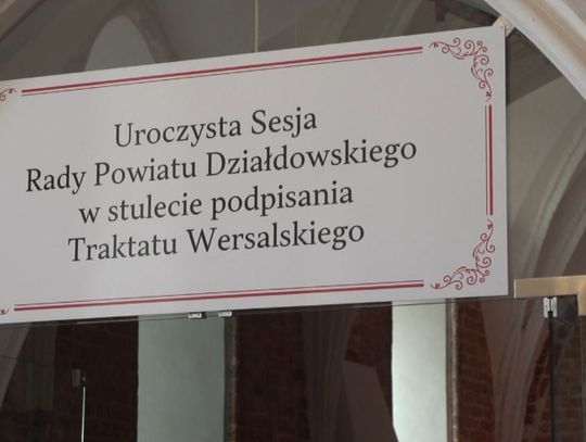 UROCZYSTA SESJA POWIATU DZIAŁDOWSKIEGO