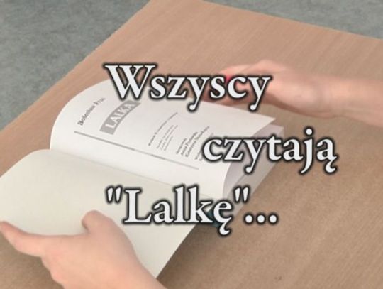 WSZYSCY CZYTAJĄ LALKĘ 