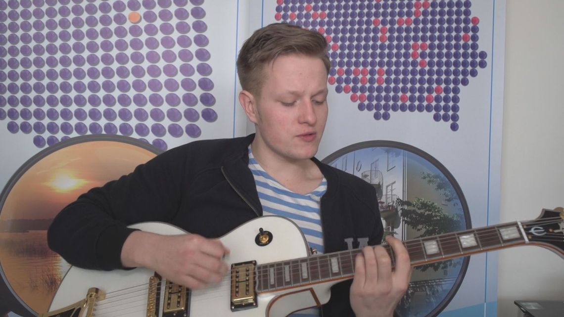 CHŁOPAK Z GITARĄ 