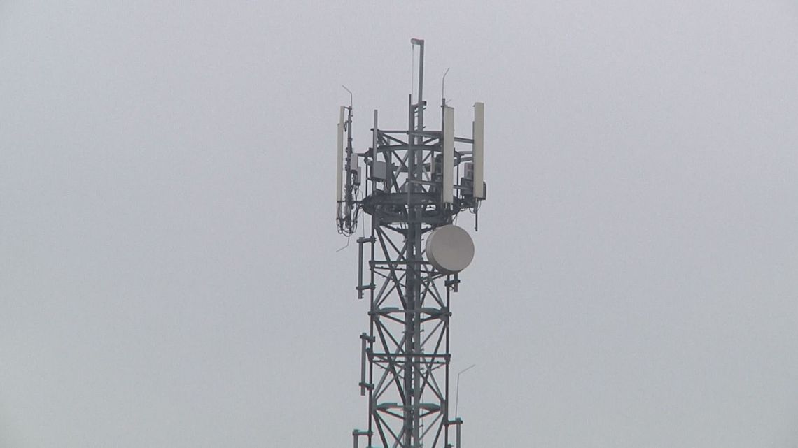 Maszt telefonii komórkowej,czy człowiek? Maszt telefonii komórkowej,czy człowiek?