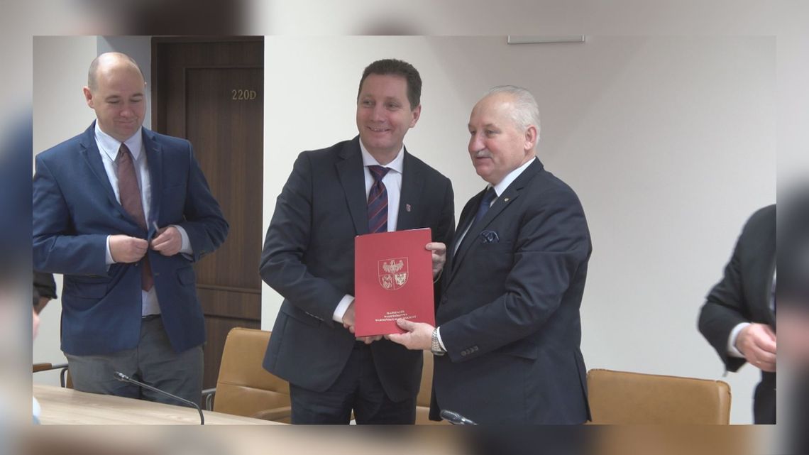 PIENIĄDZE NA AUTOBUSY I E-USŁUGI PIENIĄDZE NA AUTOBUSY I E-USŁUGI