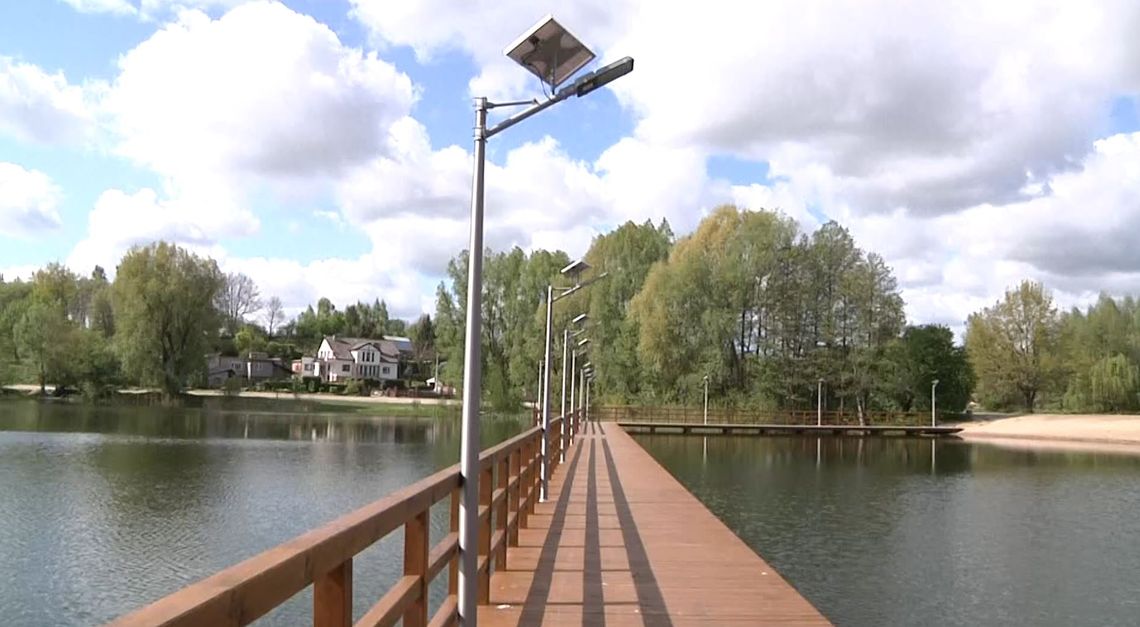 POMOST W KAJKOWIE CZEKA NA PLAŻOWICZÓW 